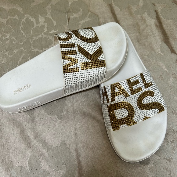 Gently used Michael Kors slides- size 7 - Picture 1 of 3